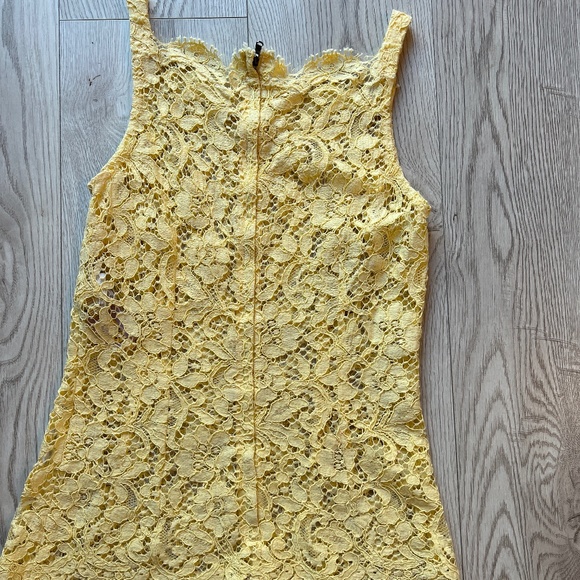 Dolce & Gabbana Yellow Lace Scallop Detail Sleeveless Blouse Sz 38/XS - Picture 6 of 8